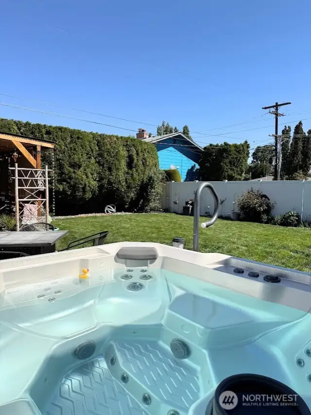 like new hot tub