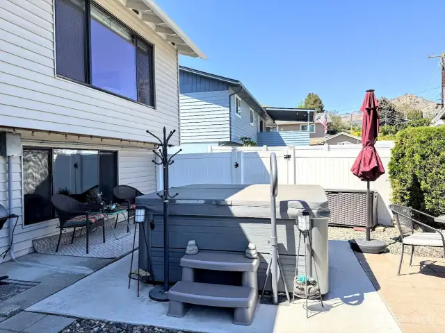 patio area with hot tub