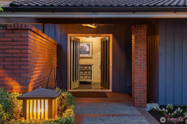 A classic Ralph Anderson's entryway.
