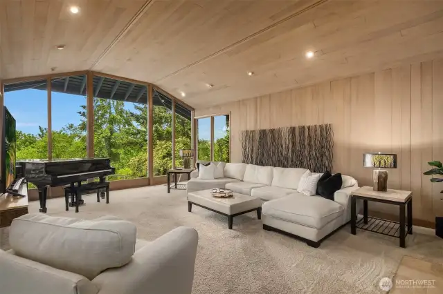 Vaulted ceilings, natural wood, walls of glass & open space; all inviting light and nature in. The perfect place to entertain friends, play the piano or simply relax.