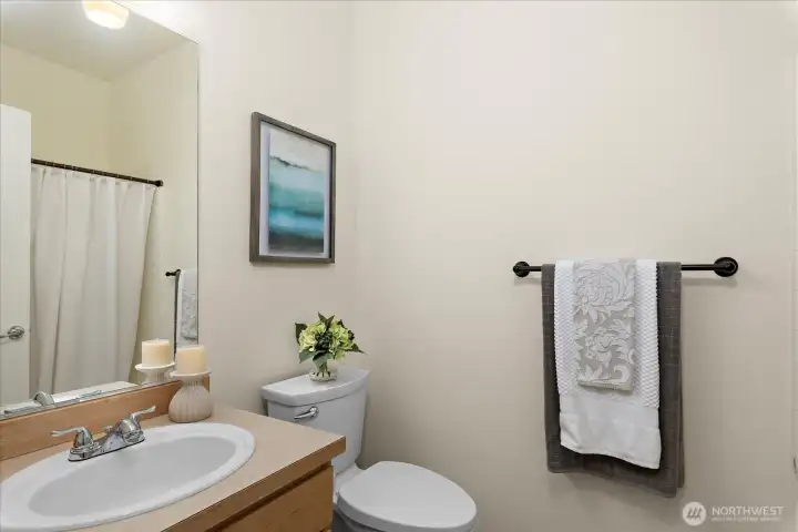Main full bathroom in hallway