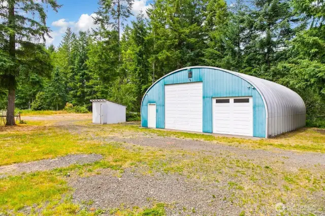 Huge 1,258 sq ft garage/shop