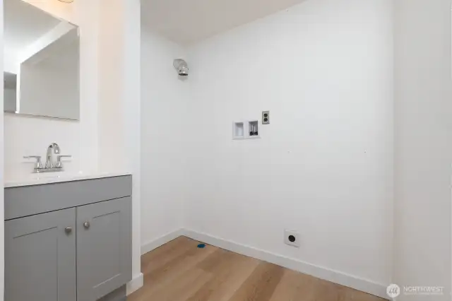 DEDICATED NOOK FOR WASHER AND DRYER IN LOWER LEVEL BATH