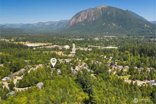 With close proximity to Mt Si and Rattlesnake Lake, enjoy breathtaking mountain views and access to amazing trails.