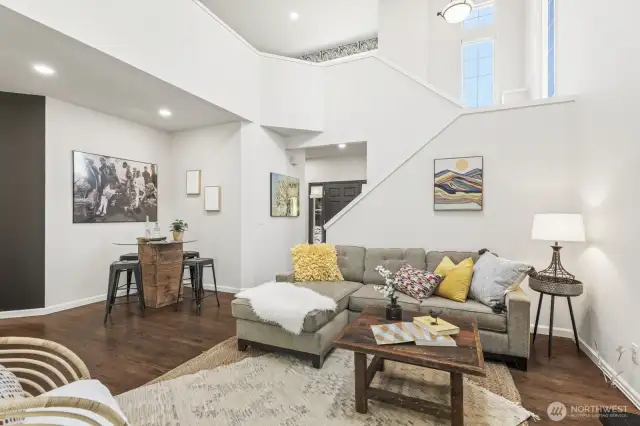 The vaulted ceilings and plethora of windows makes the living room and eating nook feel breezy and open.