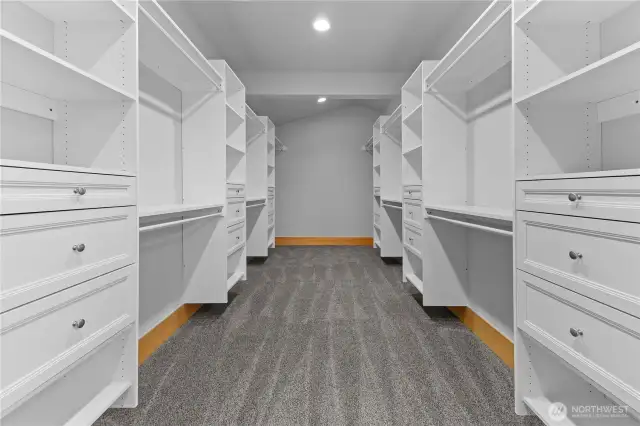 Primary suite walk-in closet