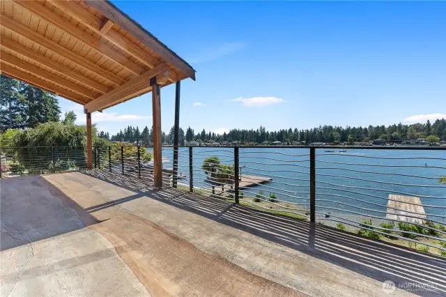 Upper deck of stamped concrete with "wood" look