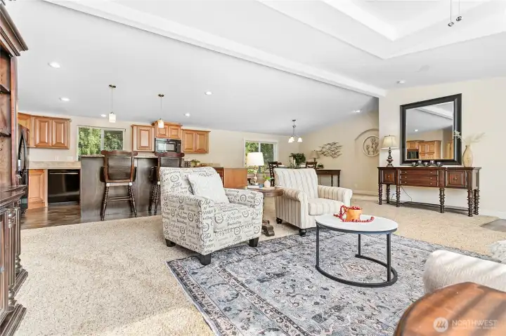 Very open living space w/eat-in kitchen perfect for entertaining