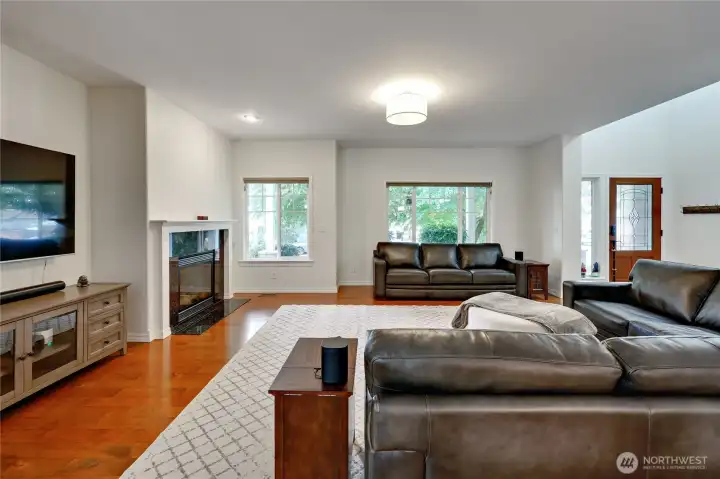 Kick back with front-row seats to the Puget Sound and Seattle skyline. A straightforward, open layout in Manchester, perfectly positioned for the Southworth Ferry commute.