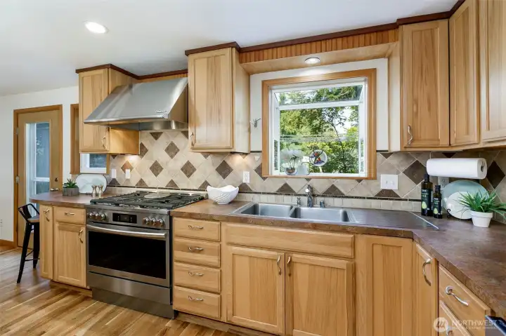 Hickory Huntwood cabinets; new Frigidaire 6 burner gas range & oversized hood