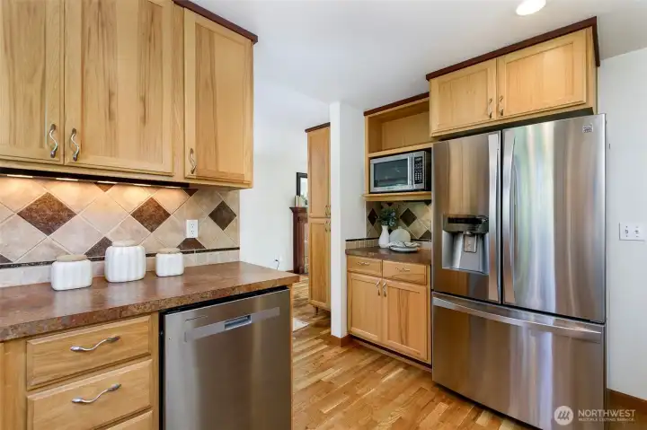 New dishwasher & abundant cabinet & counter space w/ under-counter lighting