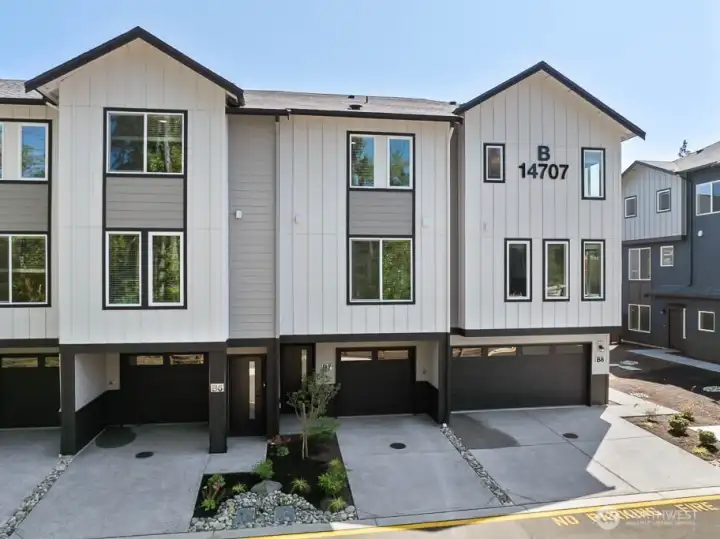 Photos are for representation only.  Features, colors and selections may differ from photograph. See site agent for details.