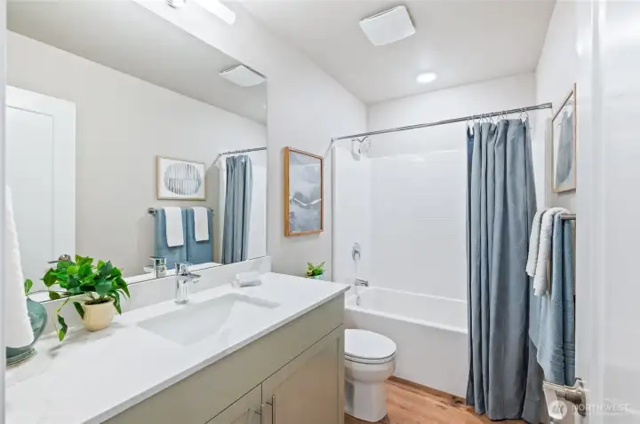 Upper Level guest bath with tub shower combo. Quartz counters and under mount sinks.