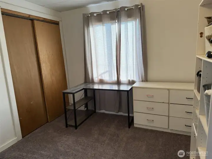 second bedroom with closet