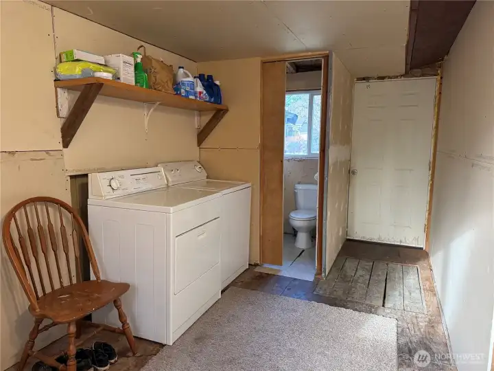 mud / utility room in between main house and ADU