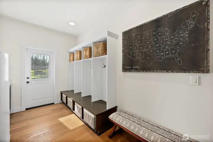 Plenty of space and storage for your hot tub towels, coats, shoes, hats and backpacks!