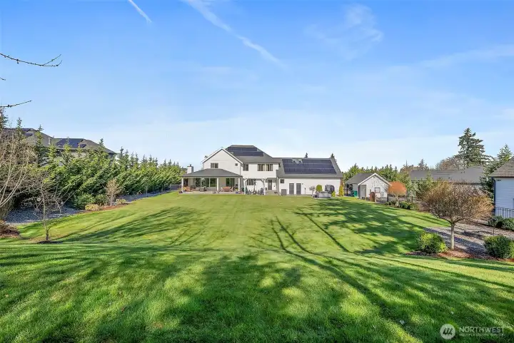 Large flat yard. So private and quiet.