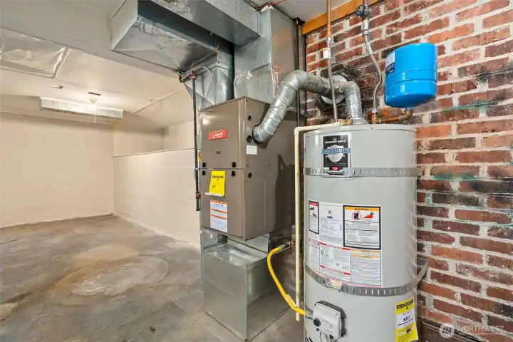 Yes! Natural gas furnace and water heater mean efficient, reliable comfort, and no oil heat to deal with here. Just one more practical upgrade that makes everyday living feel that much easier.