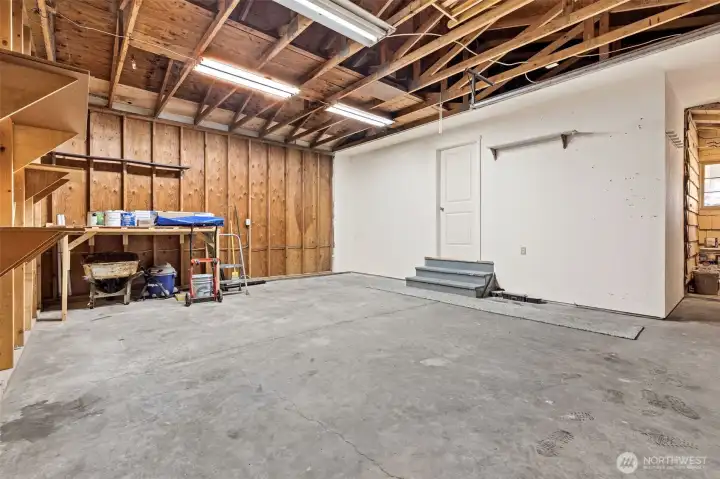 Large 1st Garage
