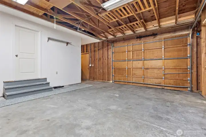 Large 1st Garage