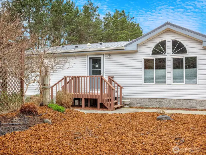 fresh bark and high-quality landscaping throughout the property.