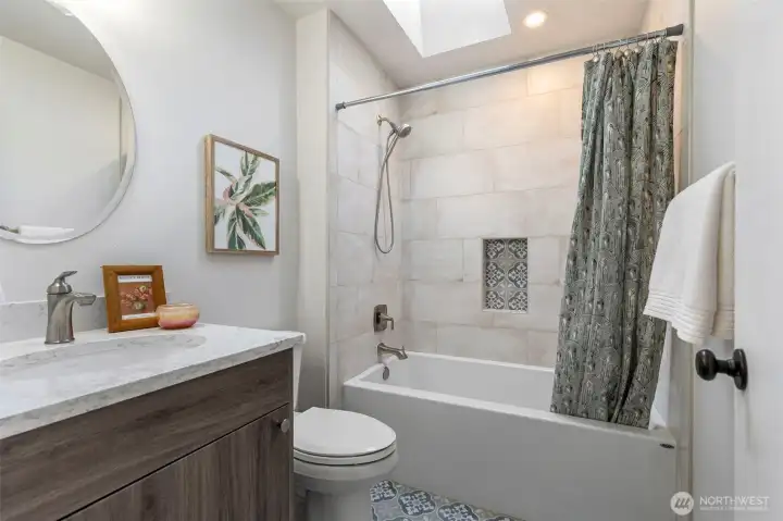 Secondary upstairs full bath with extra large soaking tub