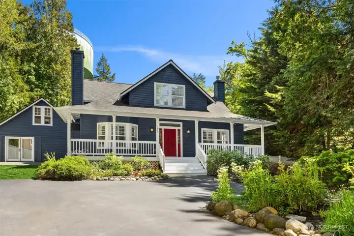 A circular driveway offers ample off-street parking and wraps around a centerpiece island with a tranquil fountain. A circular driveway offers ample off-street parking and wraps around a centerpiece island with a tranquil fountain.