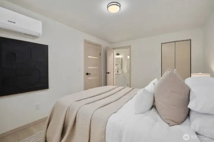 primary bedroom w/walk in closet and full bathroom