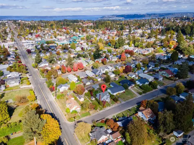 Excellent location in the desirable North Tacoma community, just minutes from cafes, parks, shopping and more.