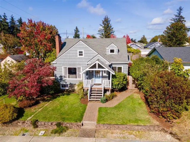 This well-maintained home is move in ready and waiting for you to take over ownership. Enjoy!