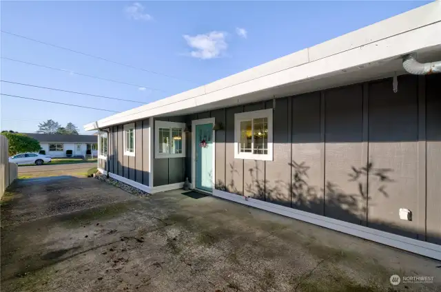 Welcome Home. Nice covered entrance with easy access to your vehicle.