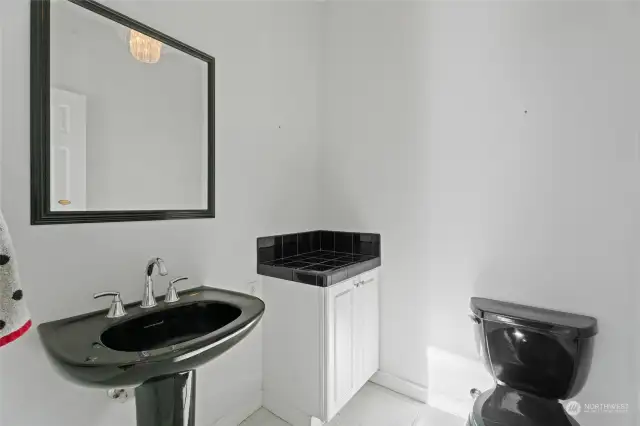 Main floor 1/2 bath