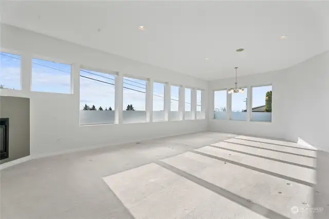 Spacious living room