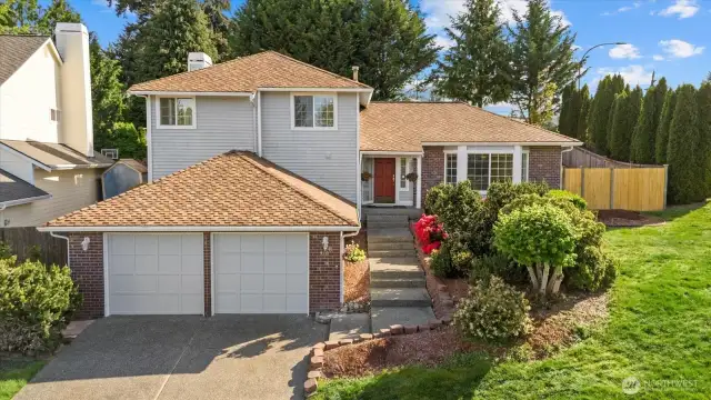 Beautifully updated & move-in ready on cul-de-sac in desirable Summerwind Neighborhood!