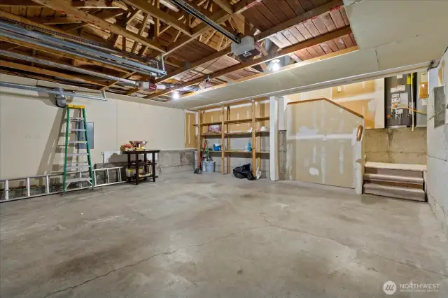 Spacious garage