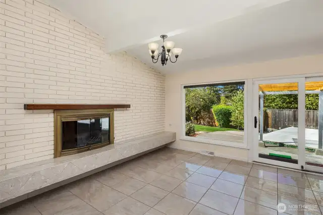 Extra large windows bring the outdoors in!