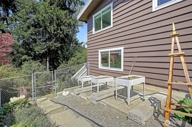 Garden boxes with backyard access
