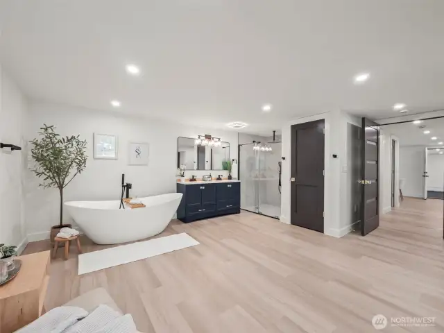Primary En Suite Soaking Tub
