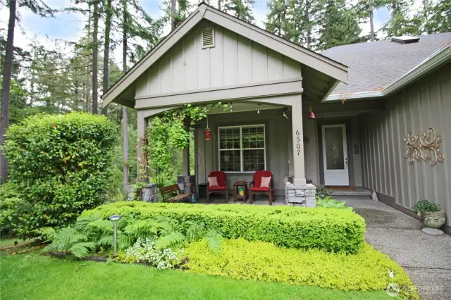 Delightful front porch.