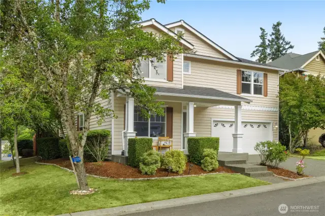 4 beds 2.5 baths corner lot home with bright light offers the perfect blend of comfort and convenience.