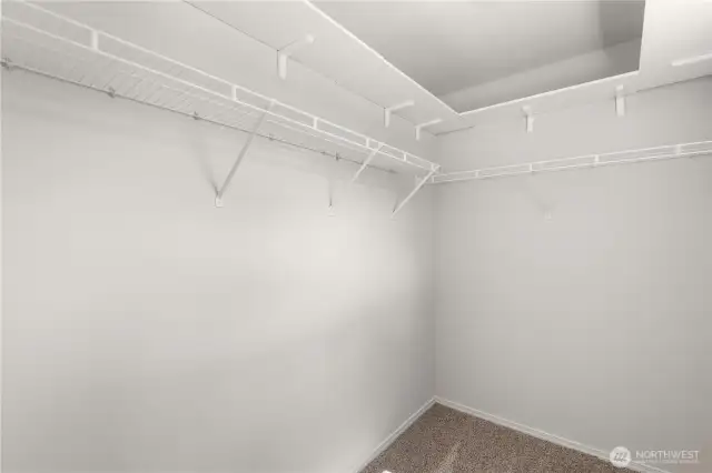 Upstairs third bedtoom decent sized walk in closet
