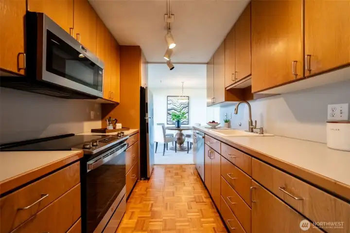 Nicely appointed kitchen with glass cooktop range, built in microwave and tons of cupboard space.