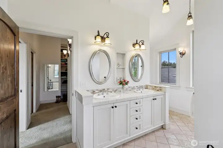 Beautiful Primary Bath!