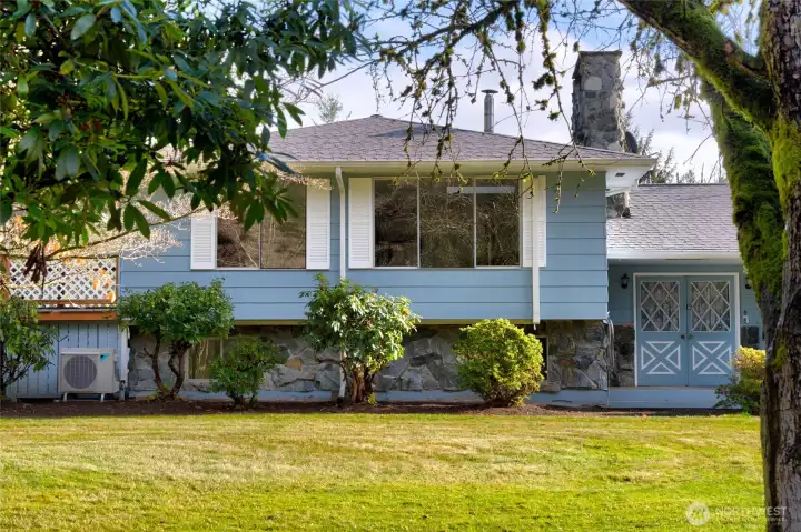 Wonderful curb appeal!