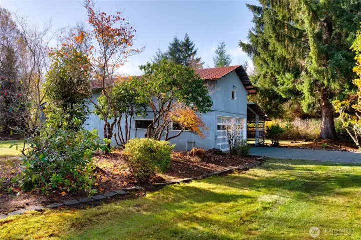 Looking towards shop.