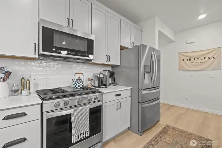 Gas slide-in range for the home chef