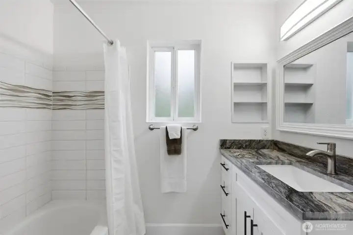 Main floor full bathroom