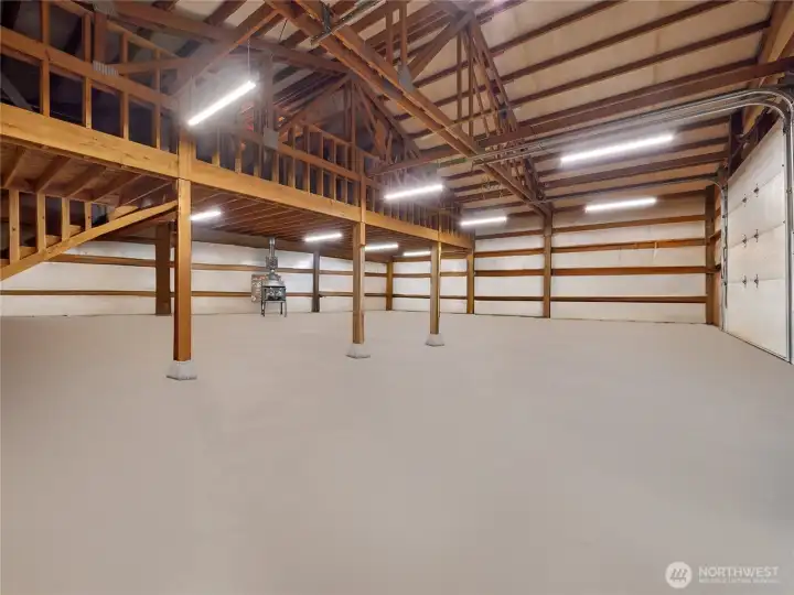 This is a mechanic's/woodworker's/craftsman's dream location--tons of projects just waiting to happen!