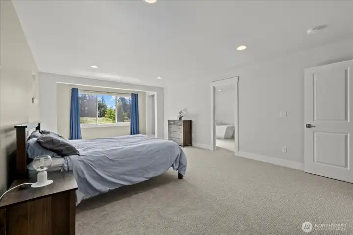 Large primary to 5 piece bath.