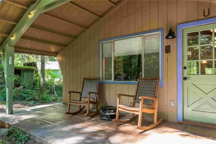 Relax on the porch !!